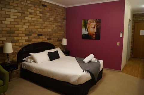 Magdala Motor Lodge & Lakeside Restaurant - Hotels Melbourne 2