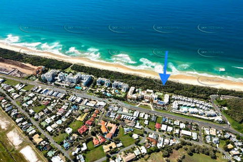 Marcoola Beachfront 3BR -Pool-100m To The Beach. - Hotels Melbourne 0