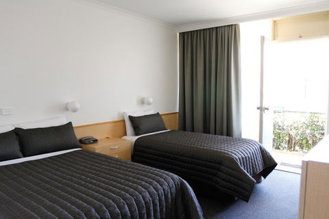 Mid City Motor Inn Queanbeyan - Hotels Melbourne 3