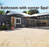 MODERN  LUXURIOUS WITH SPA BATH - Hotels Melbourne