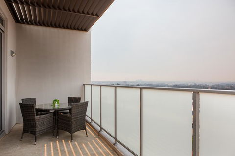Modern 2 Bedroom Apartment In The Heart Of Burwood - Hotels Melbourne 3