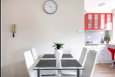 Modern St Kilda East Apartment - Free Parking - Hotels Melbourne 1