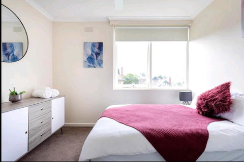 Modern St Kilda East Apartment - Free Parking - Hotels Melbourne 0