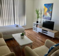 Modern Unit Near To Surfers Paradise - Hotels Melbourne