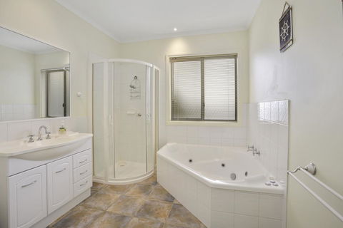 NELSON COVE 2 - Townhouse A Short Walk To Town - Hotels Melbourne 3