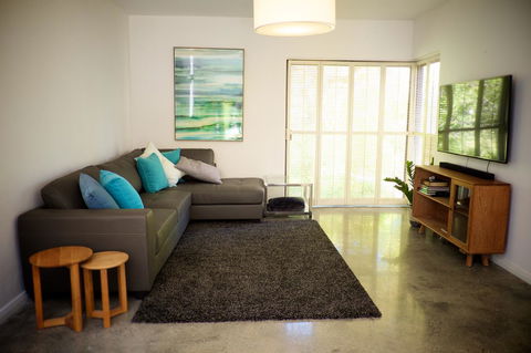 Cottesloe Artist's Beach Retreat - Hotels Melbourne 5
