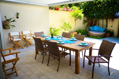 Cottesloe Artist's Beach Retreat - Hotels Melbourne 2