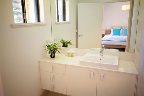 Cottesloe Artist's Beach Retreat - Hotels Melbourne 20