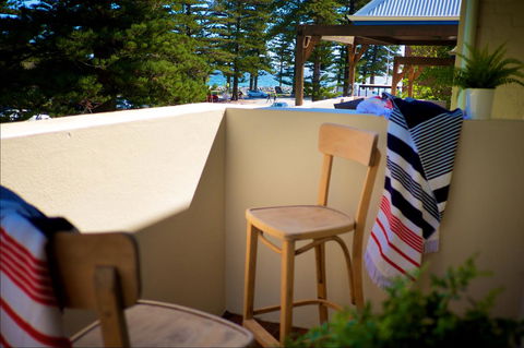 Cottesloe Artist's Beach Retreat - Hotels Melbourne 14