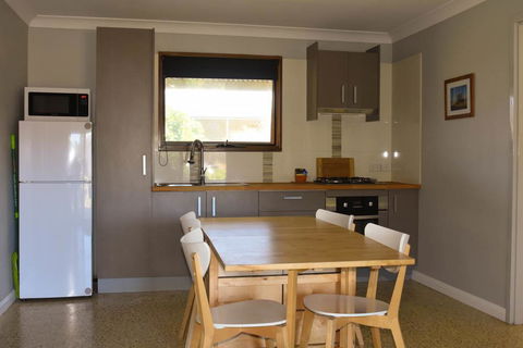 Swan Valley Sisters - Hotels Melbourne 23