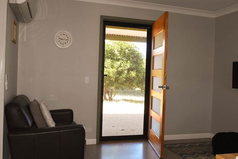 Swan Valley Sisters - Hotels Melbourne 17