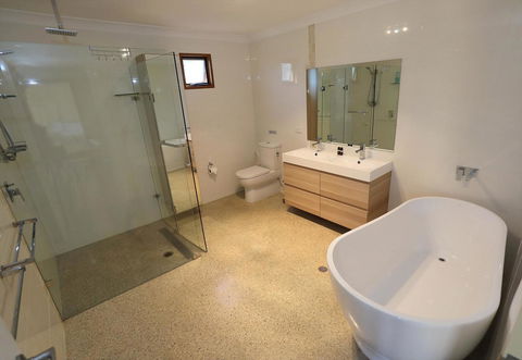 Swan Valley Sisters - Hotels Melbourne 12