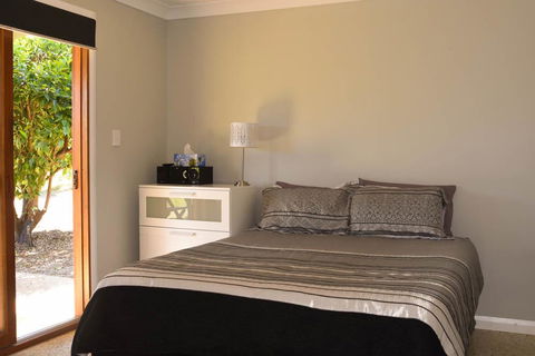 Swan Valley Sisters - Hotels Melbourne 25