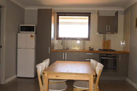 Swan Valley Sisters - Hotels Melbourne 16