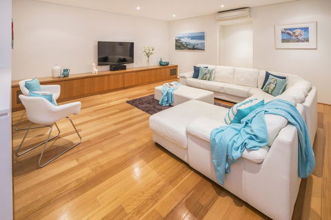 Calm Waters - Hotels Melbourne 22