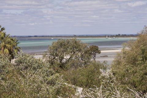 Calm Waters - Hotels Melbourne 7