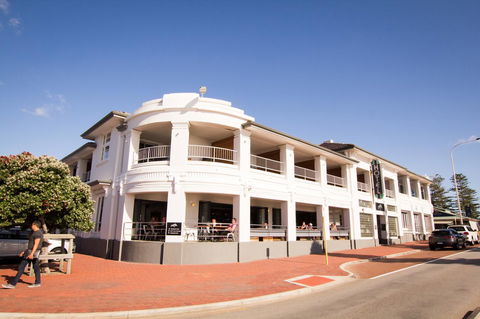 Cottesloe Beach Hotel - Hotels Melbourne 0