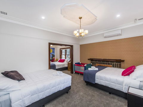 Luxury Federation Style Home - Sleeps 10 - Hotels Melbourne 11