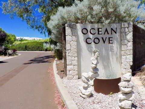 Contemporary Cove - Quindalup - Hotels Melbourne 1