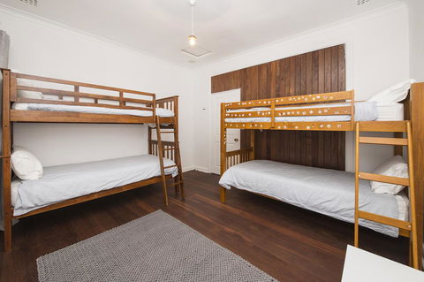 Buxton Thomas - Hotels Melbourne 7