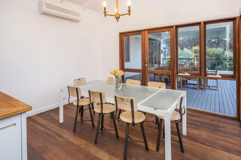 Buxton Thomas - Hotels Melbourne 3