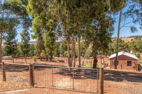 'Bindoon Valley Escape' Cottage - Hotels Melbourne 11