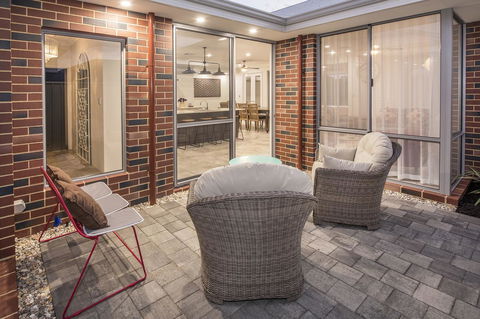 15 Cabot Close - Hotels Melbourne 20
