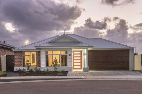 15 Cabot Close - Hotels Melbourne 0