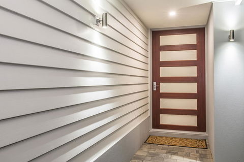15 Cabot Close - Hotels Melbourne 1