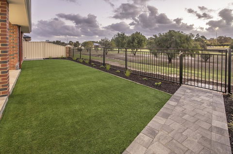 15 Cabot Close - Hotels Melbourne 24
