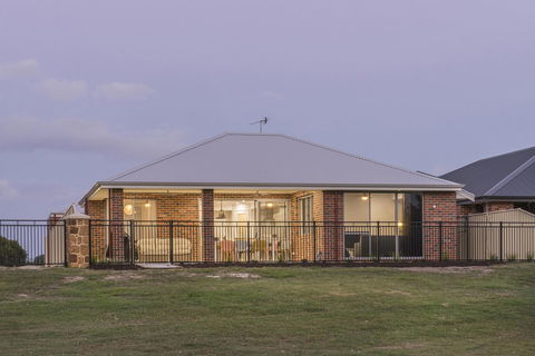 15 Cabot Close - Hotels Melbourne 23