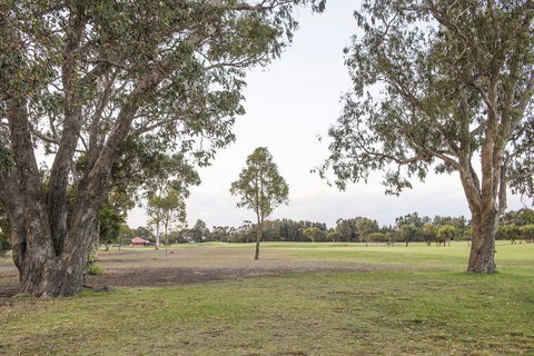15 Cabot Close - Hotels Melbourne 25