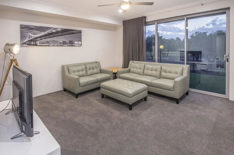 15 Cabot Close - Hotels Melbourne 18