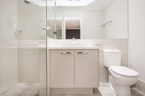 15 Cabot Close - Hotels Melbourne 11