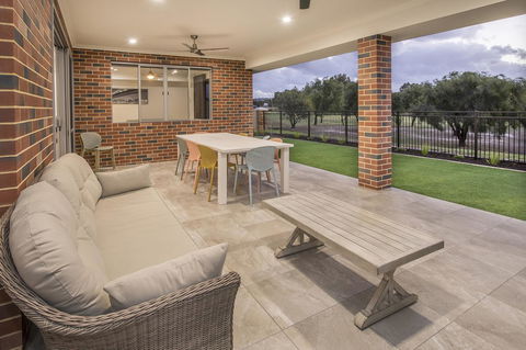 15 Cabot Close - Hotels Melbourne 21