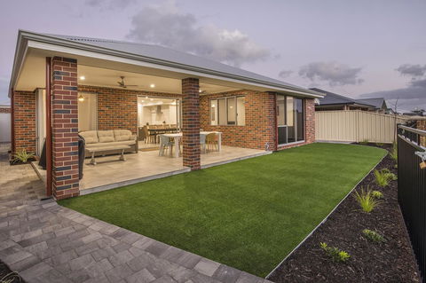 15 Cabot Close - Hotels Melbourne 26