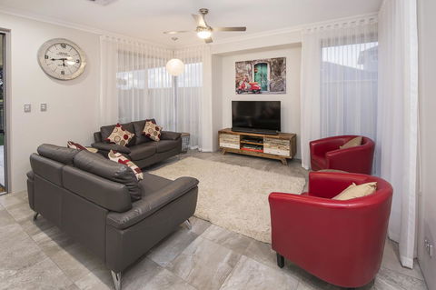 15 Cabot Close - Hotels Melbourne 14