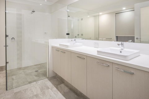 15 Cabot Close - Hotels Melbourne 5