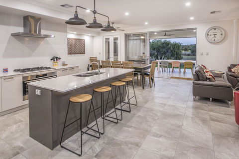 15 Cabot Close - Hotels Melbourne 16