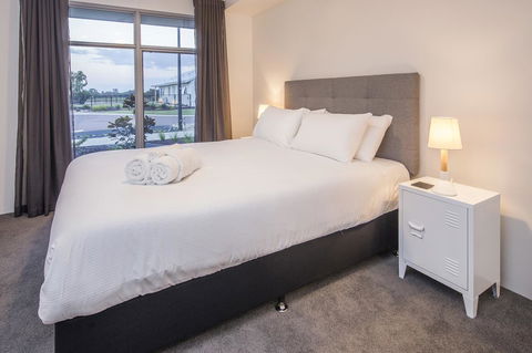 15 Cabot Close - Hotels Melbourne 7