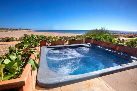 Mantarays Ningaloo Beach Resort - Hotels Melbourne 7