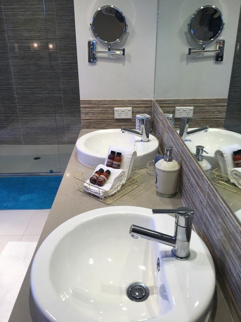 Magnificent Beach Retreat - Hotels Melbourne 39