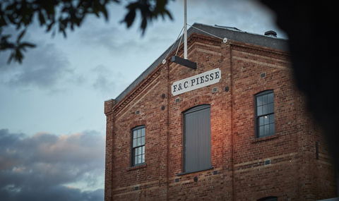 The Premier Mill Hotel - Hotels Melbourne 12