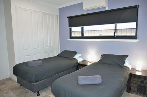 27 Corella Court - Hotels Melbourne 8