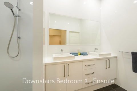 32 Corella Court - Hotels Melbourne 9