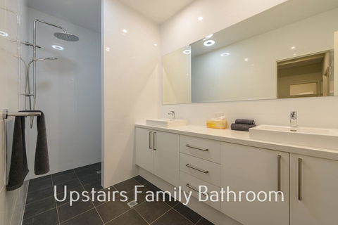32 Corella Court - Hotels Melbourne 17
