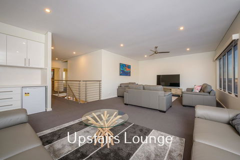 32 Corella Court - Hotels Melbourne 12