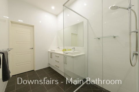32 Corella Court - Hotels Melbourne 10