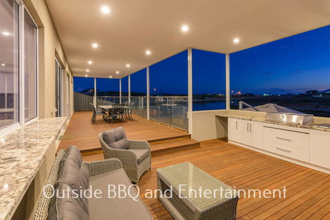 32 Corella Court - Hotels Melbourne 19