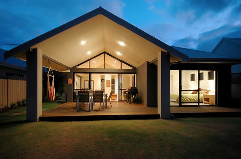 THE SANCTUARY LUXURY HOLIDAY HOME - Hotels Melbourne 24
